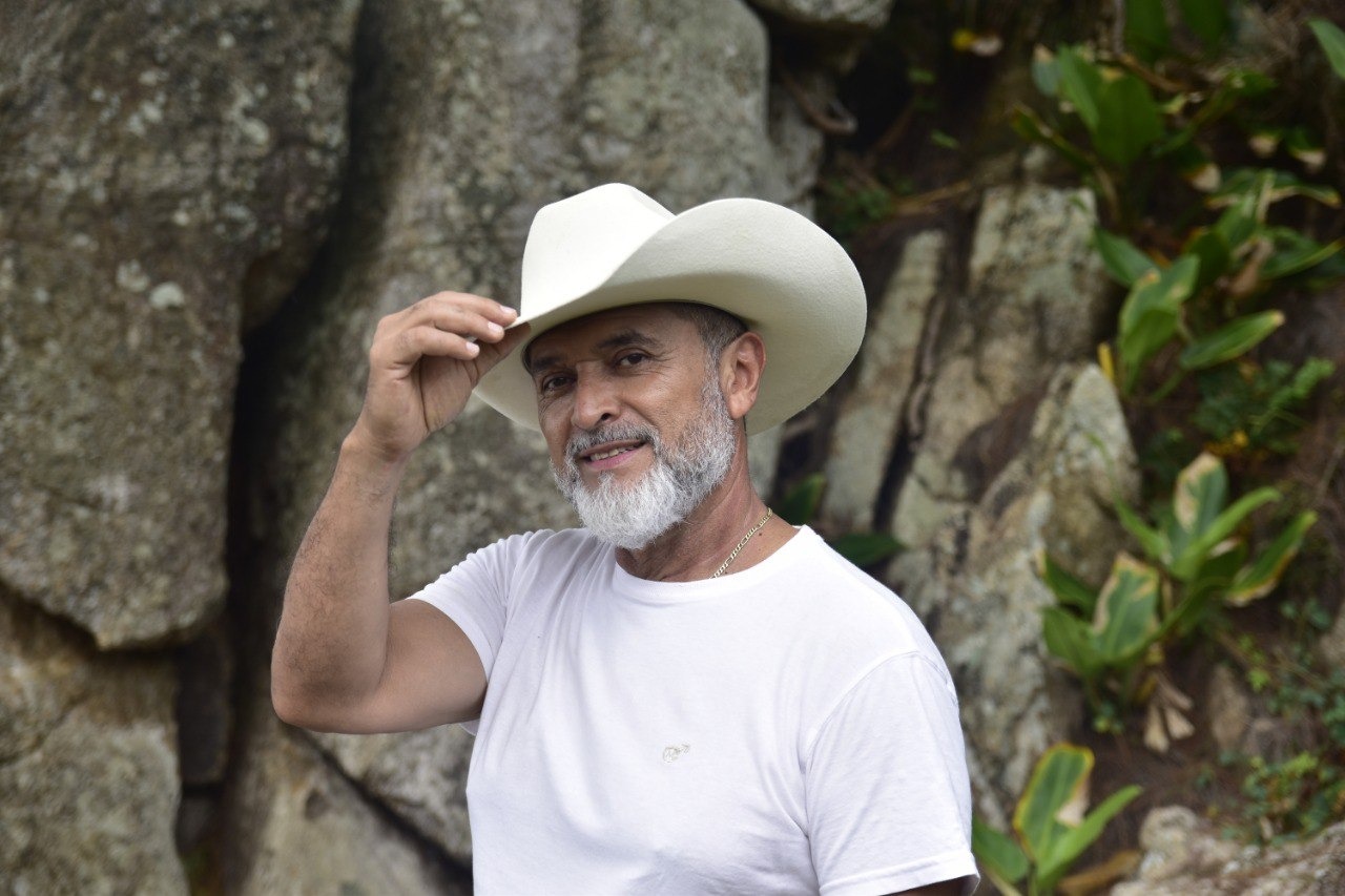 "Sin límites” forma parte de su primer álbum de country en español,