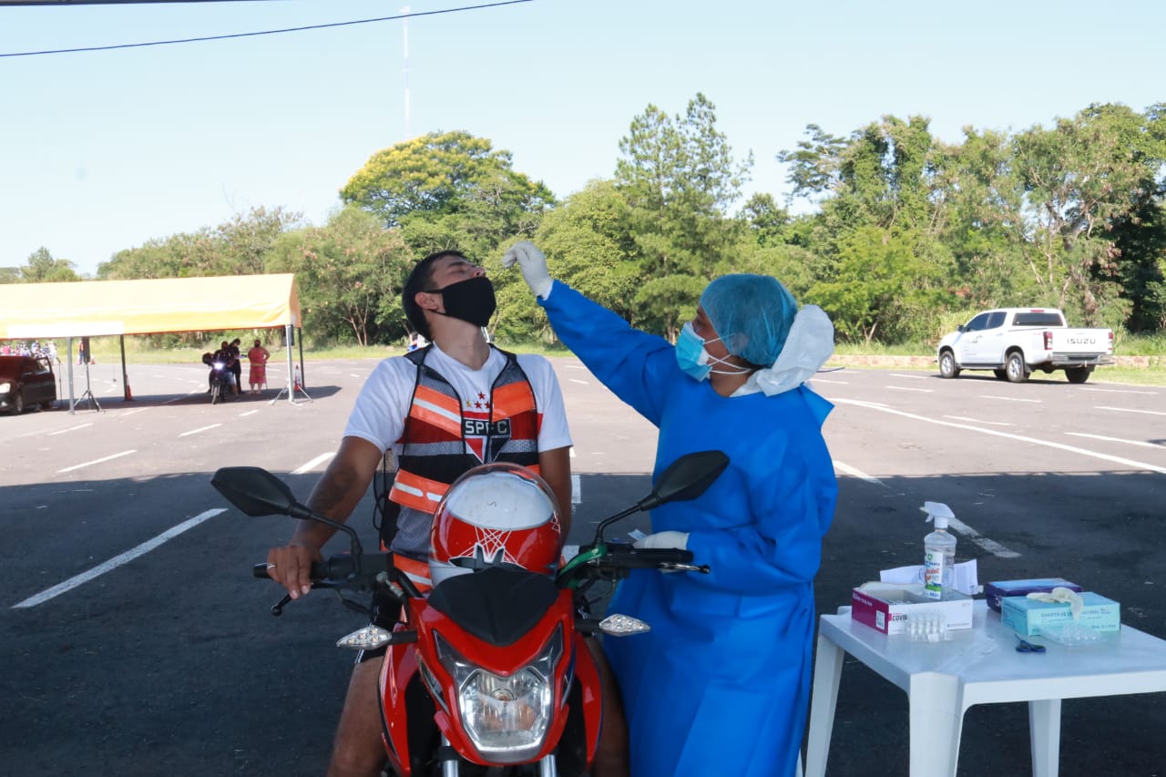 Salud cierra puesto de toma de muestras en el Rubén Dumot