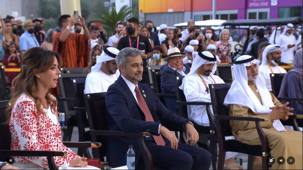 Mario Abdo y Silvana Abdo en la Expo Dubái 2020. Foto: captura de pantalla.