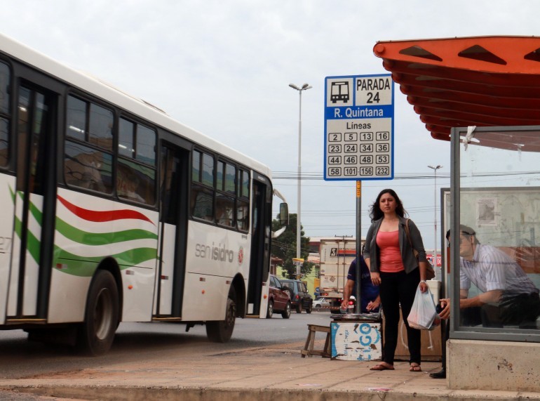 Viceministro dice que no hay regulada del transporte público