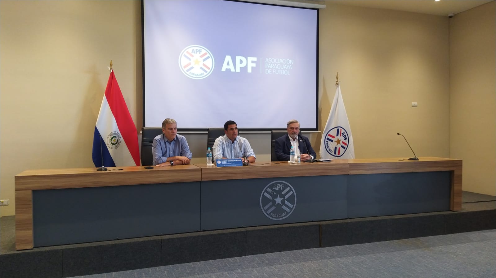 Conferencia de prensa de la Asociación Paraguaya de Fútbol (APF))
