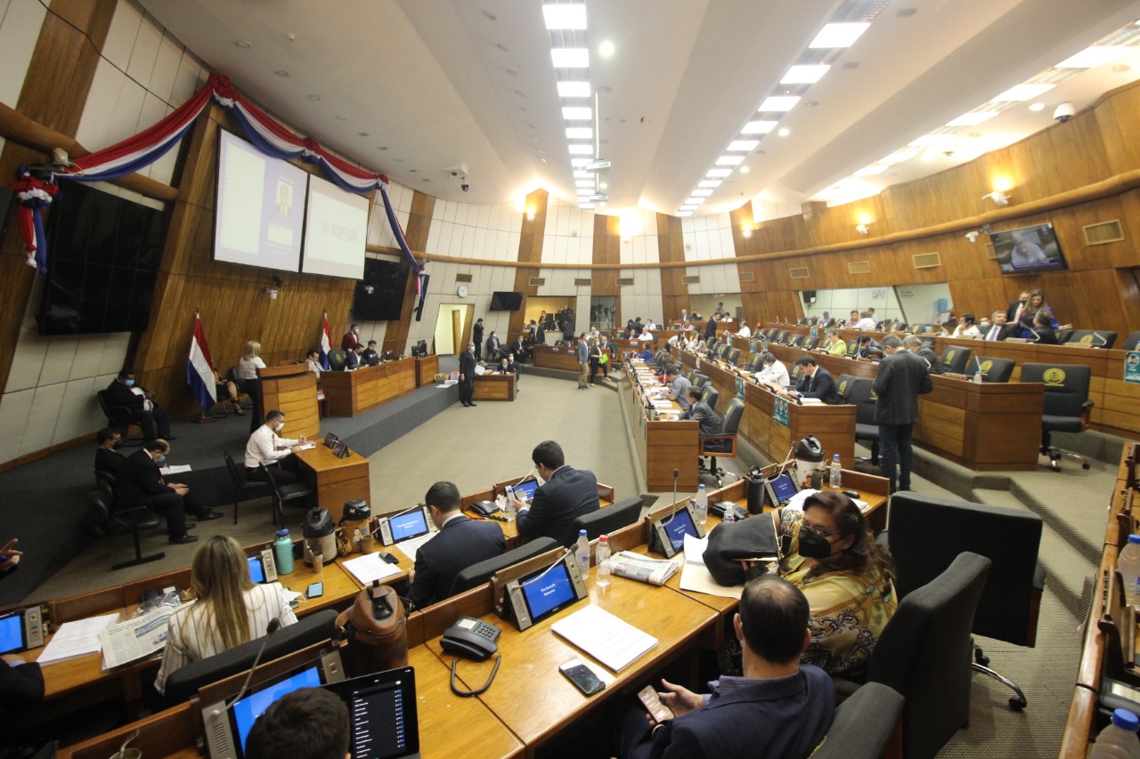 Diputados dejan sin quórum sesión de juicio político a Sandra Quiñónez