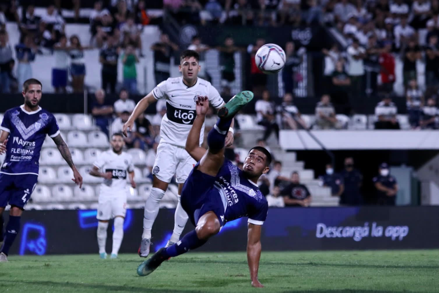 Ameliano sacó el invicto a Olimpia y se llevó la fiesta en Para Uno. Foto: APF.