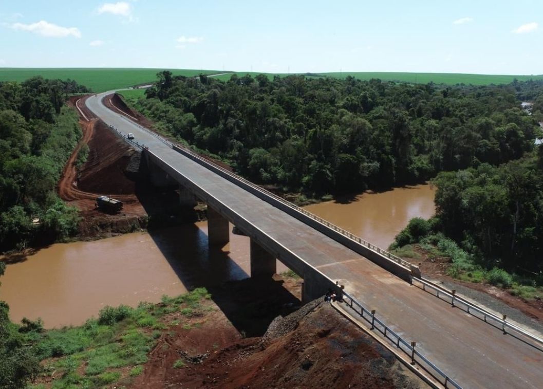 Alto Paraná: habilitan puente que pone fin a tarea de cruzar en balsa