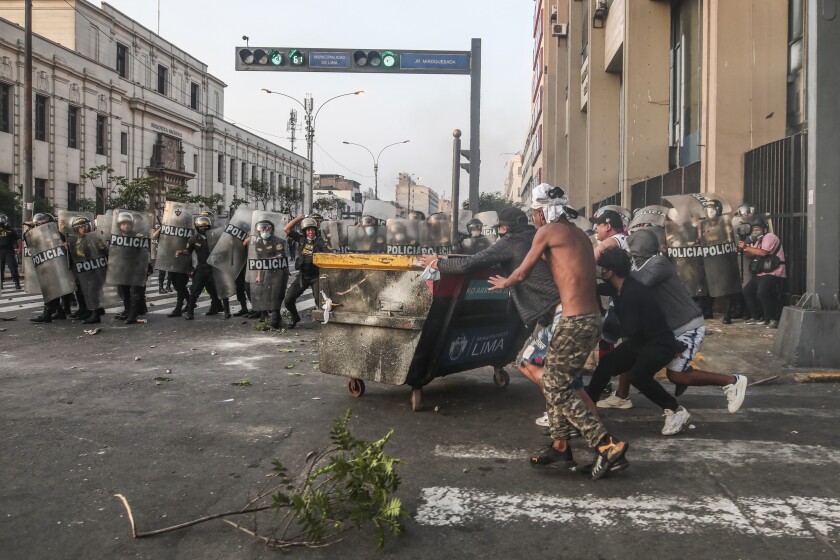 Inflación alta, paro de transporte y exigencias de renuncia contra Pedro Castillo en Perú. Foto: gentileza.