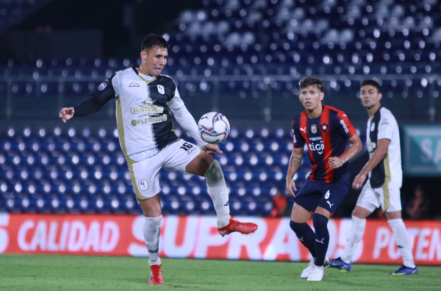 Tacuary vs. Cerro Porteño. Foto: APF.