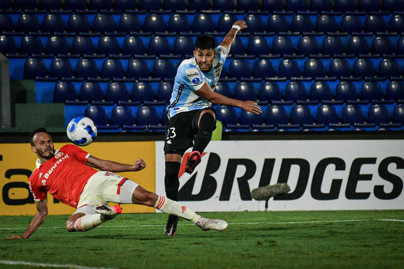 Guaireña se hace fuerte en la Sudamericana y empató ante Inter para seguir siendo líder. Foto: GFC.