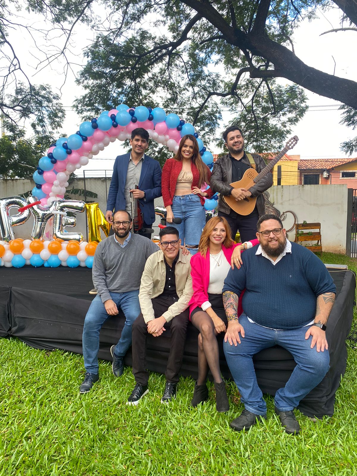 Los chicos de 'Py En Vivo' junto al grupo