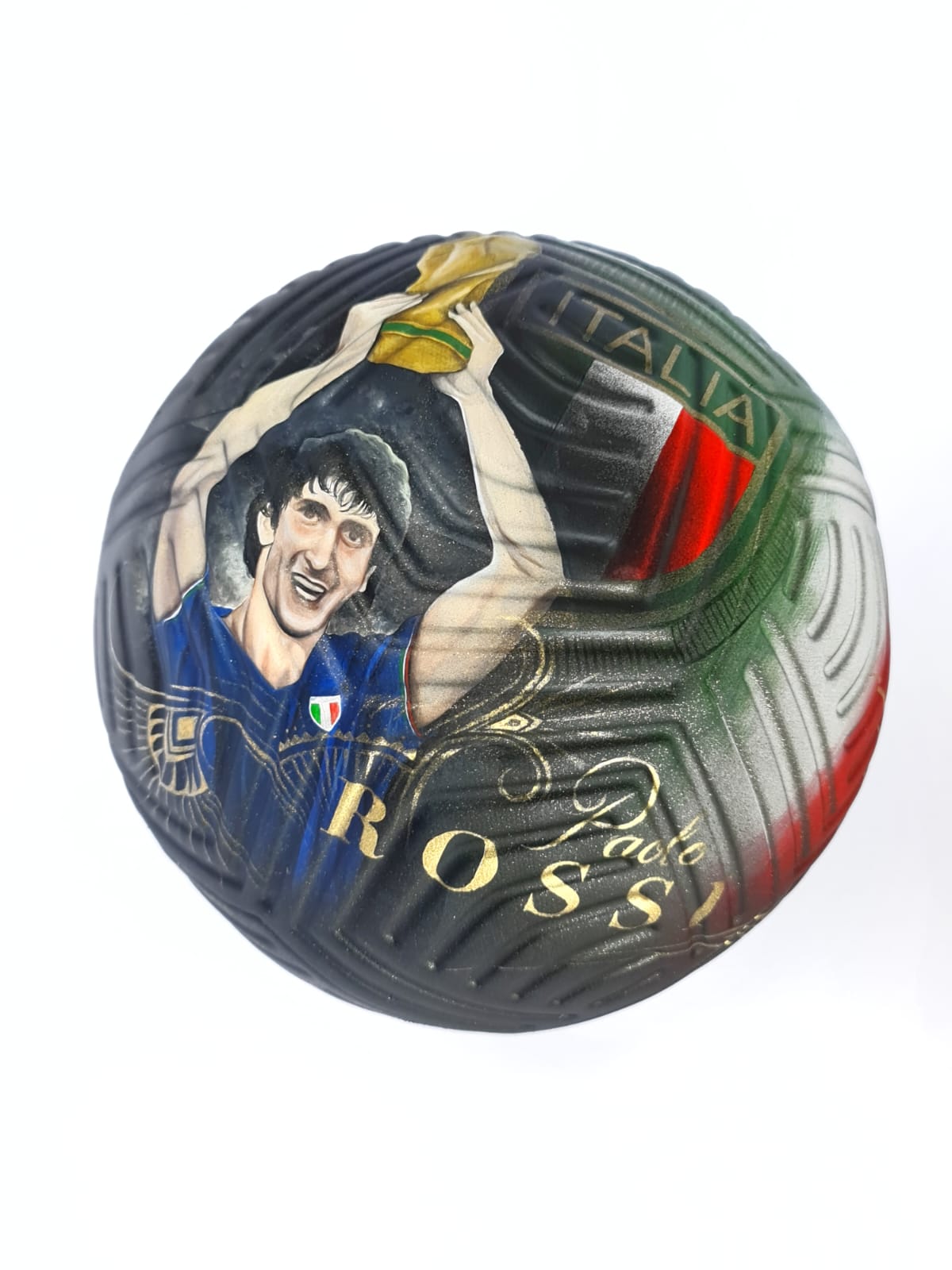 Rostro de Paolo Rossi plasmado en el balón