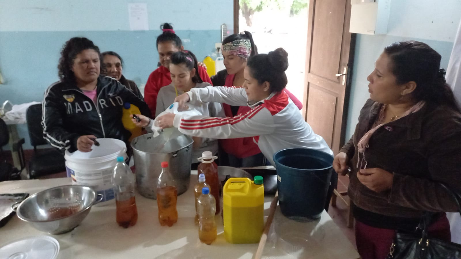 Internas elaboran jabones artesanales para donar a barrios carenciados