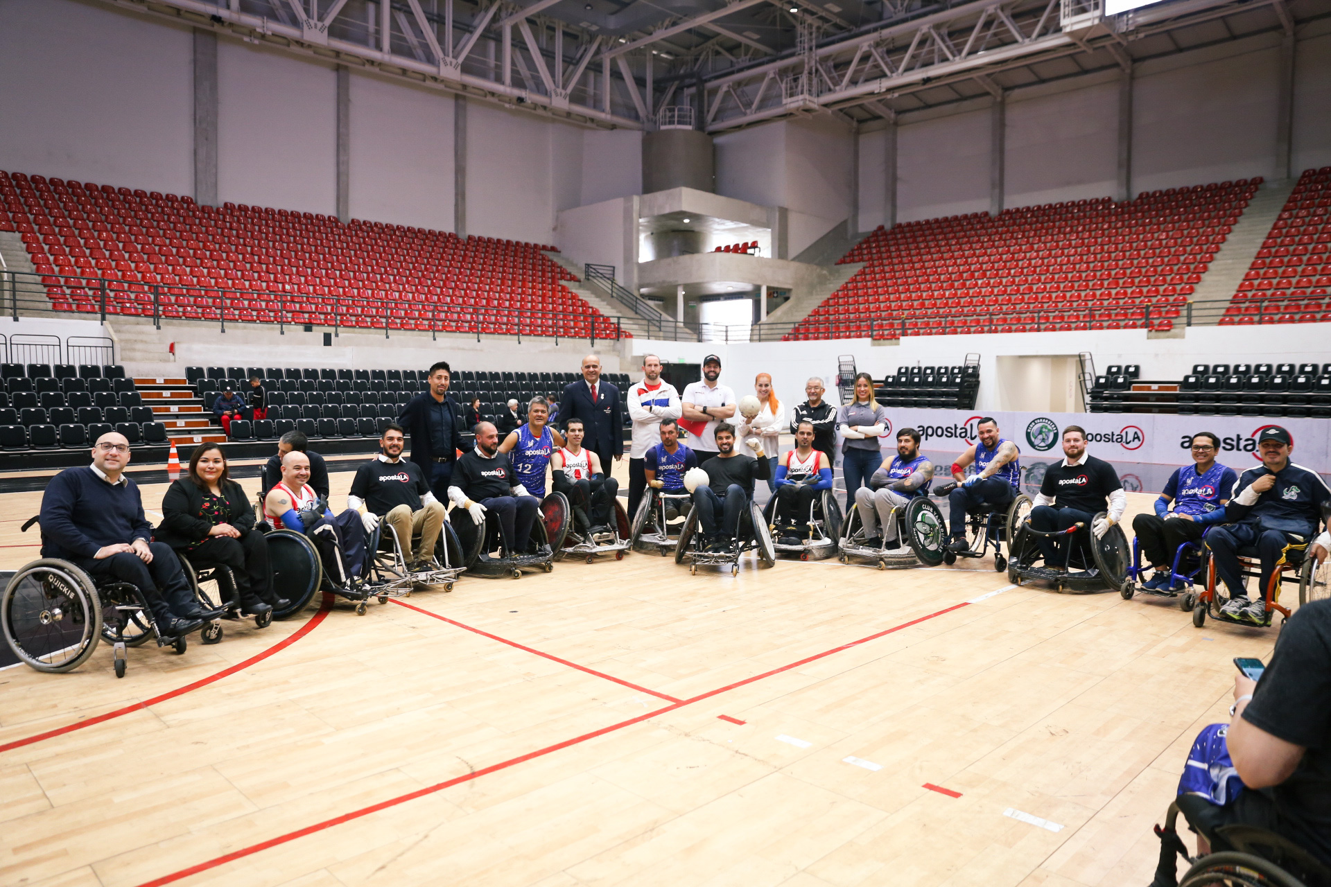 Aposta.la selló su alianza con el club YakaRuedas, entidad que promueve la práctica de deportes para personas con discapacidad. Foto: Gentileza.