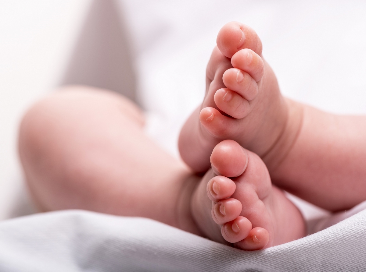Muerte de bebé tratado por médico naturalista es abuso infantil, dice pediatra