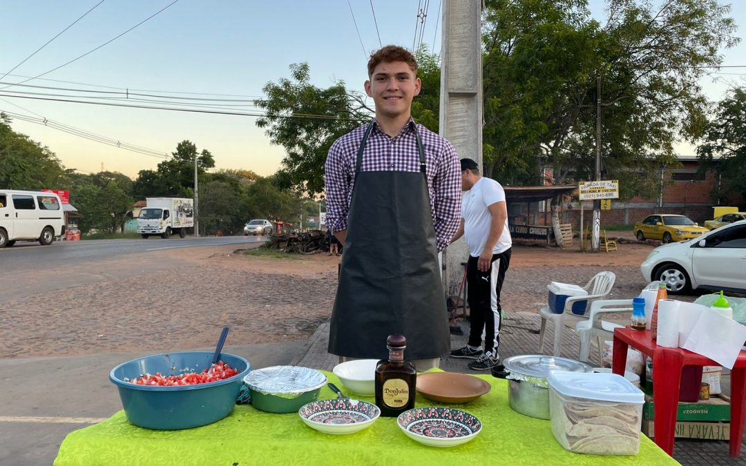 Con exquisitas comidas mexicanas, joven emprendedor busca salir adelante