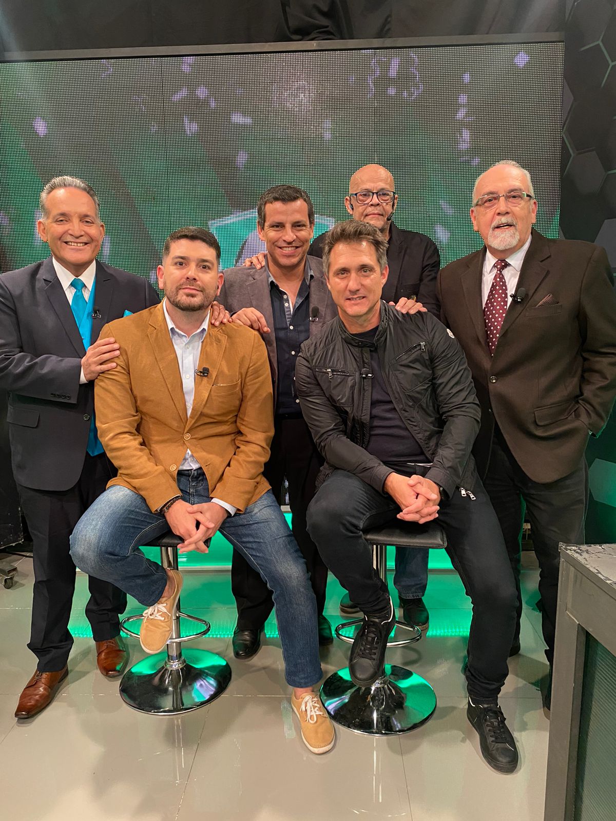 El DT. de la Selección Nacional, Guillermo Barros Schelotto, visitó los estudios de Más Fútbol por Unicanal. Foto: Unicanal.