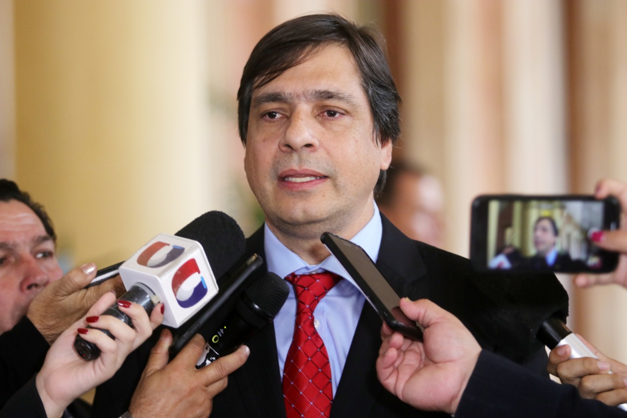 Diputados aprueban interpelación a Vicente Bataglia, presidente de IPS