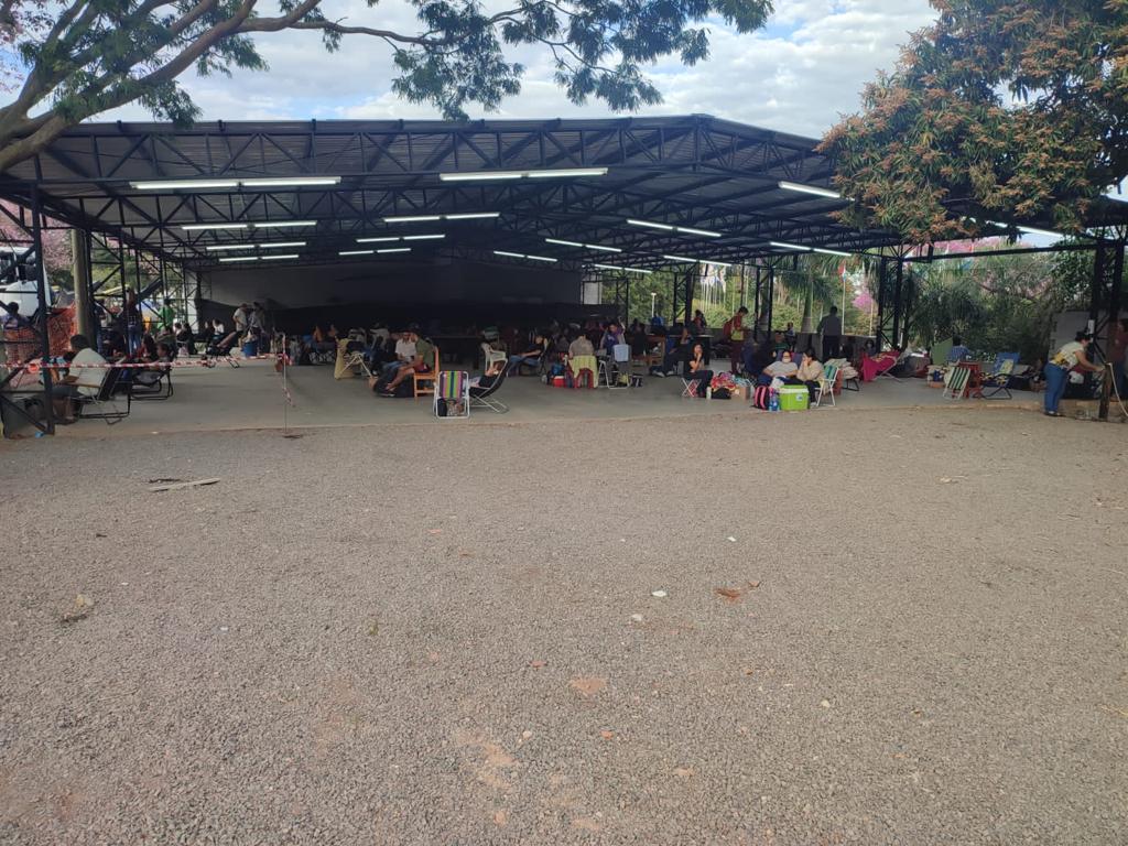 Ante anuncio de bajas temperaturas, IPS habilitó albergue para familiares. Foto: Gentileza.