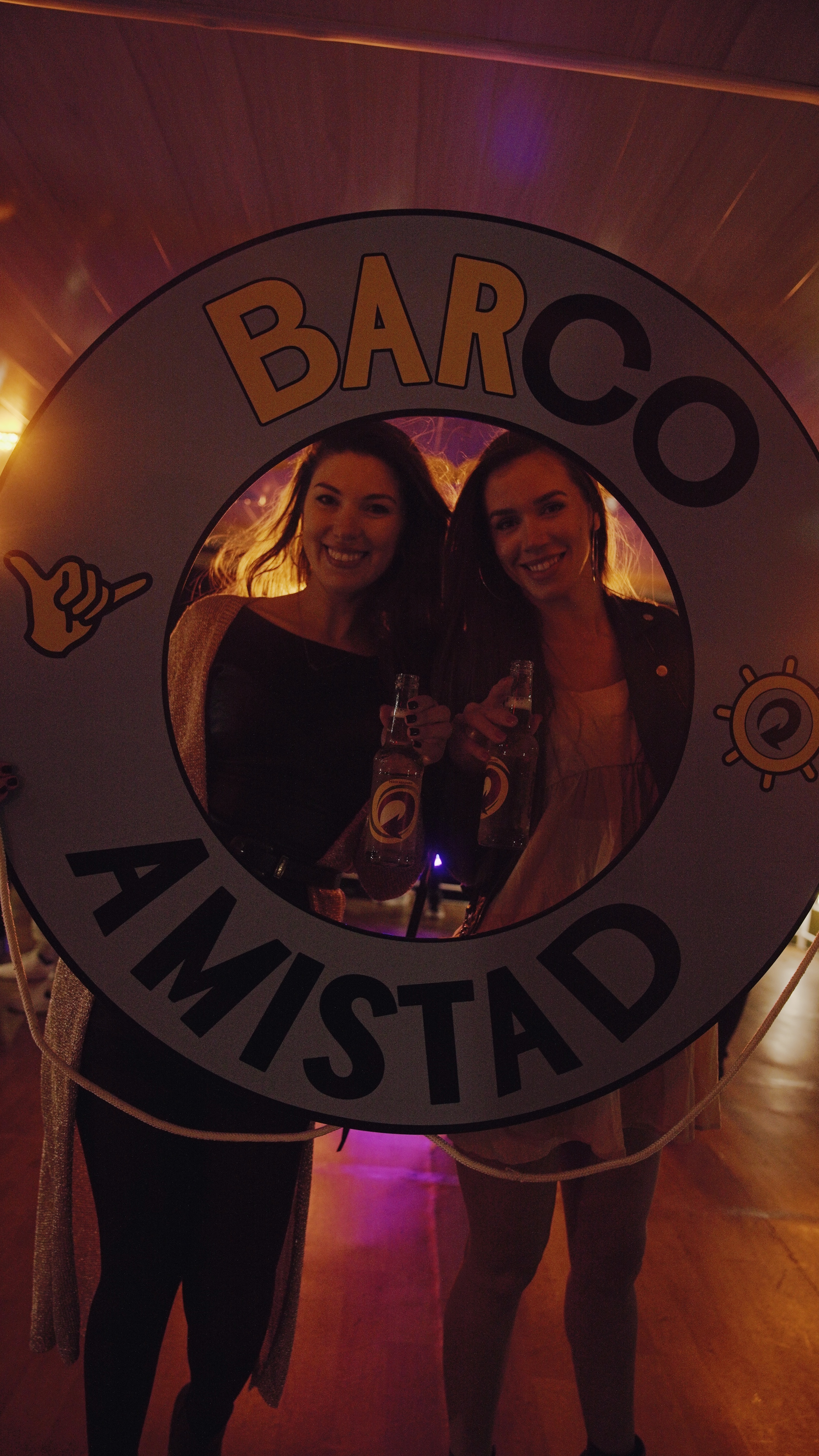 Skol celebró el Día de la Amistad derribando barreras y uniendo a dos países bajo el Puente de la Amistad. Foto: Skol.