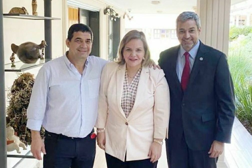 Documento revela que el Gobierno contrató lobista de EE.UU. para perseguir a Cartes