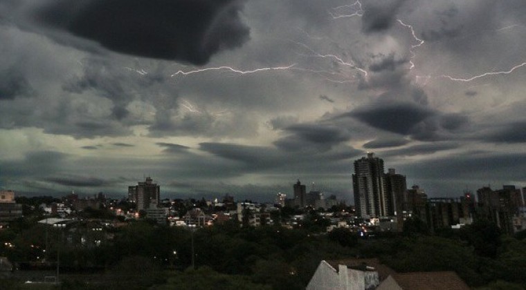 Meteorología alerta sobre tormentas para siete departamentos del país