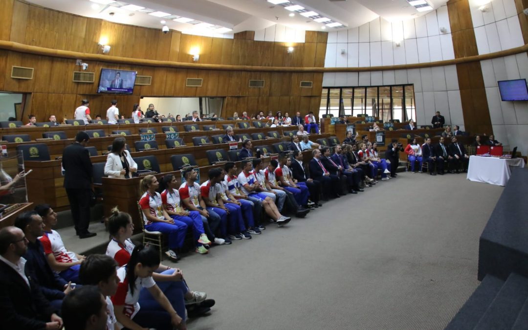 Diputados otorgan merecido reconocimiento a medallistas paraguayos de los Juegos Odesur