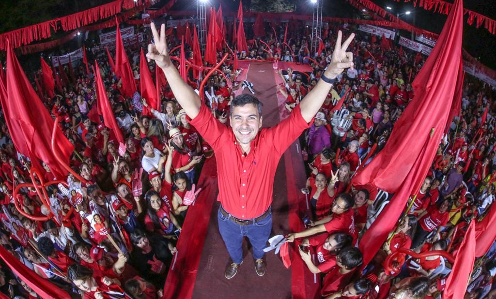 Santiago Peña gana las internas de la ANR y es candidato presidencial
