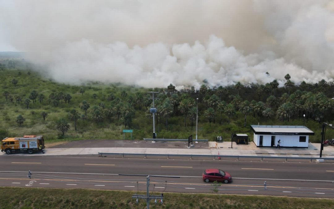 Incendio de pastizal de gran magnitud en la zona Luque-San Bernardino