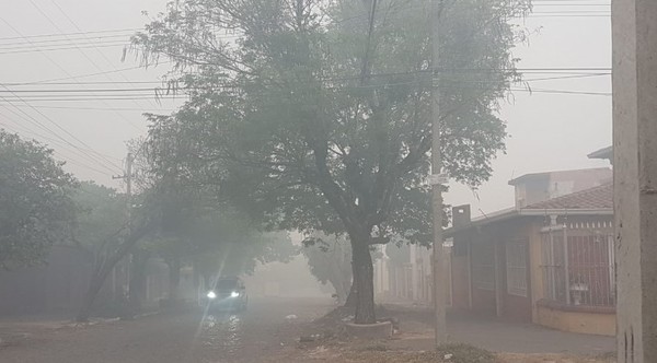 Pobladores de Minga Guazú conviven con humo tóxico
