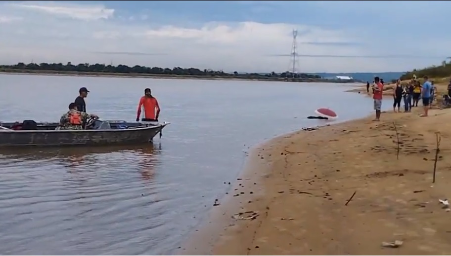 Buzos dan con uno de los tres desaparecidos en el río Paraguay