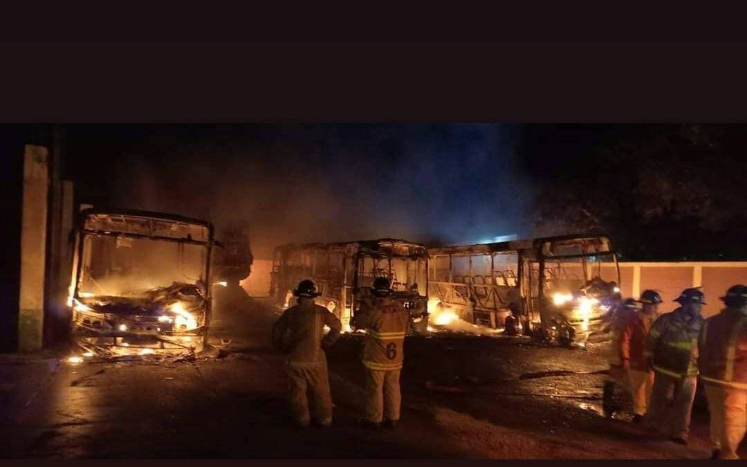 Benjamín Aceval: varios buses de transporte público fueron incendiados